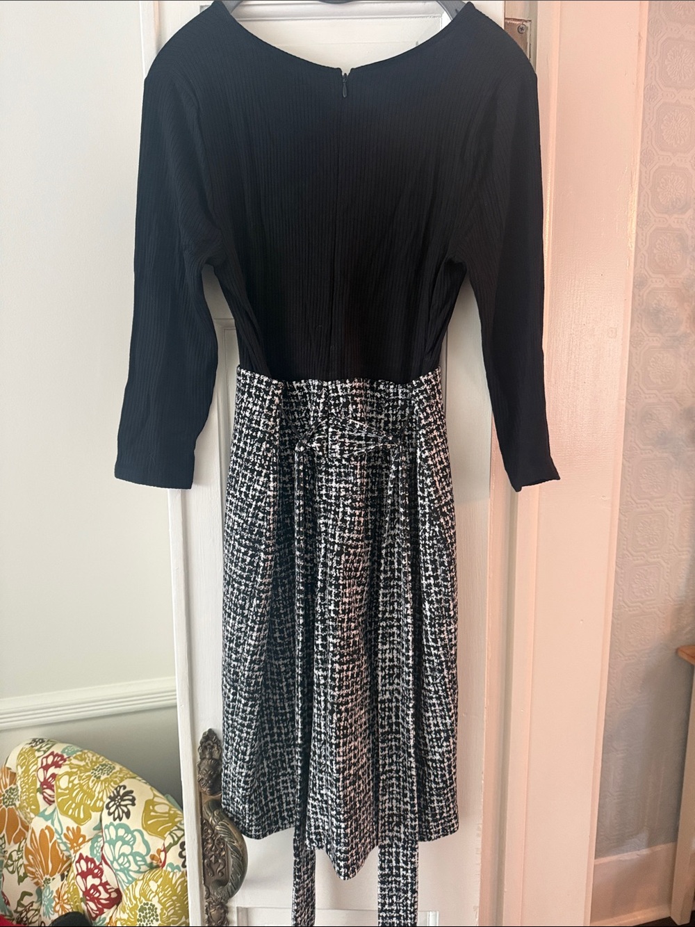 Express Black Ribbed Top - Picture 4 of 4